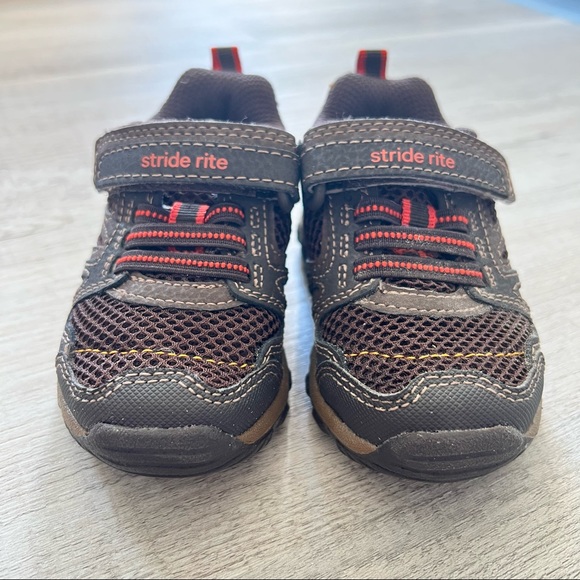 Stride Rite Made2Play Sneakers - Picture 2 of 6